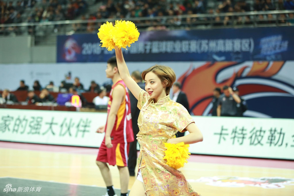 性感娇蛮还是短发!她的眼神会看醉