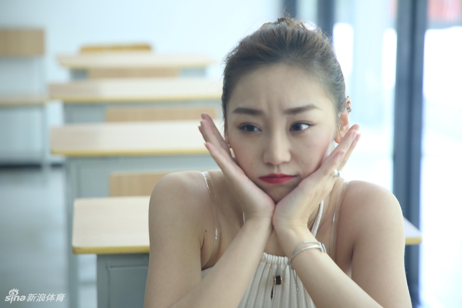 高颜值!女神啦啦队做客新浪