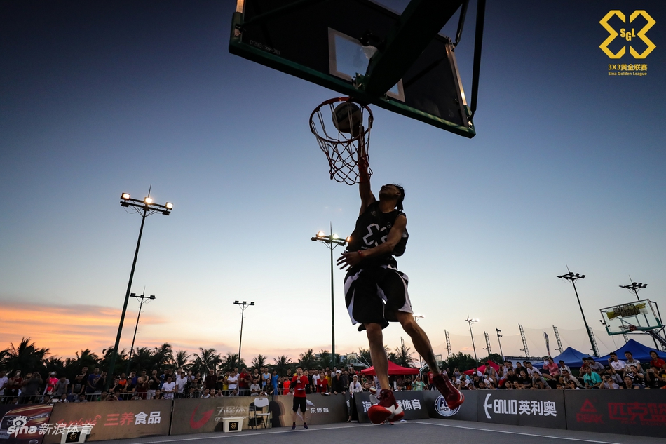 北京时间5月20日,新浪3x3黄金联赛海口站,姜文建,韩雨洋扣篮对决.