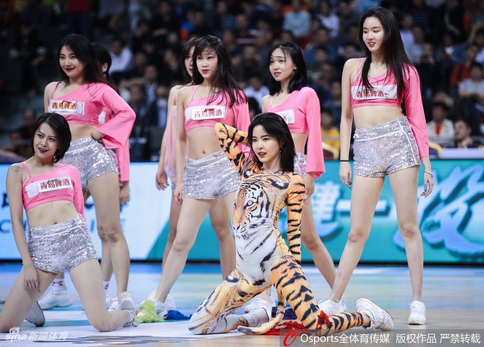 CBA第40轮啦啦队表演香艳瞬间