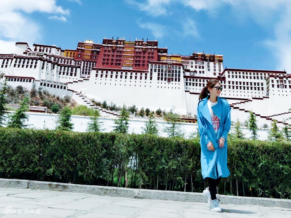 货真价实篮球小迷妹！打球？她可不怕你！