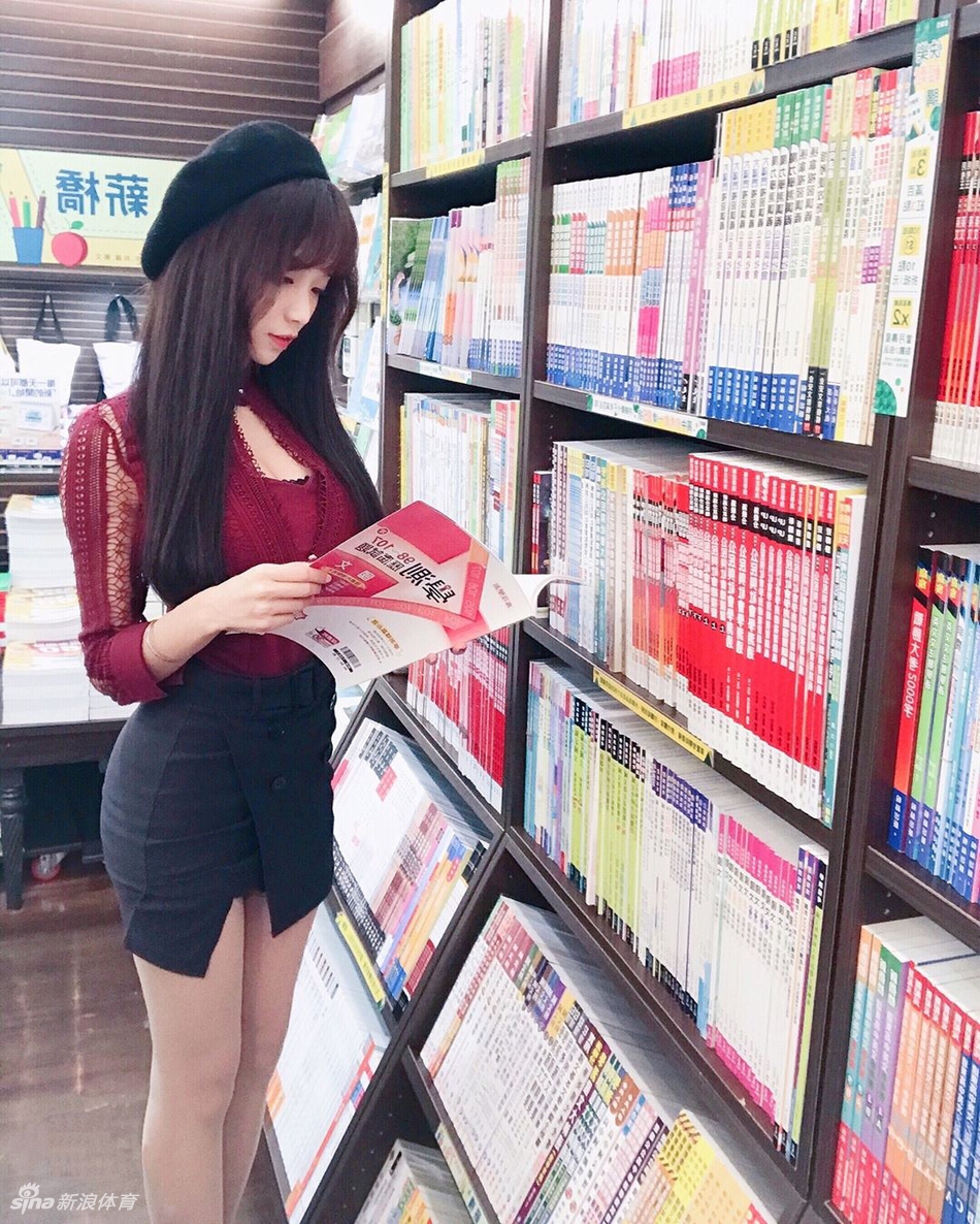 可甜可媚！身材超好的运动女孩