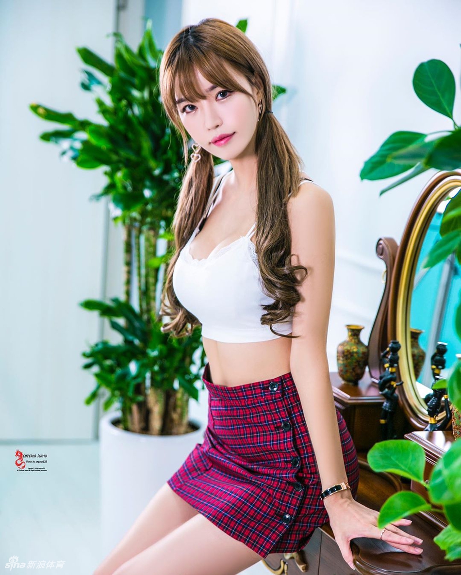 长腿模特爱运动 完美身材诠释黄金比例!