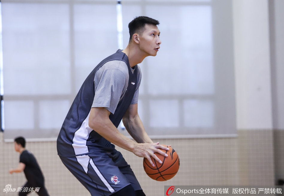 广东男篮备战广东德比