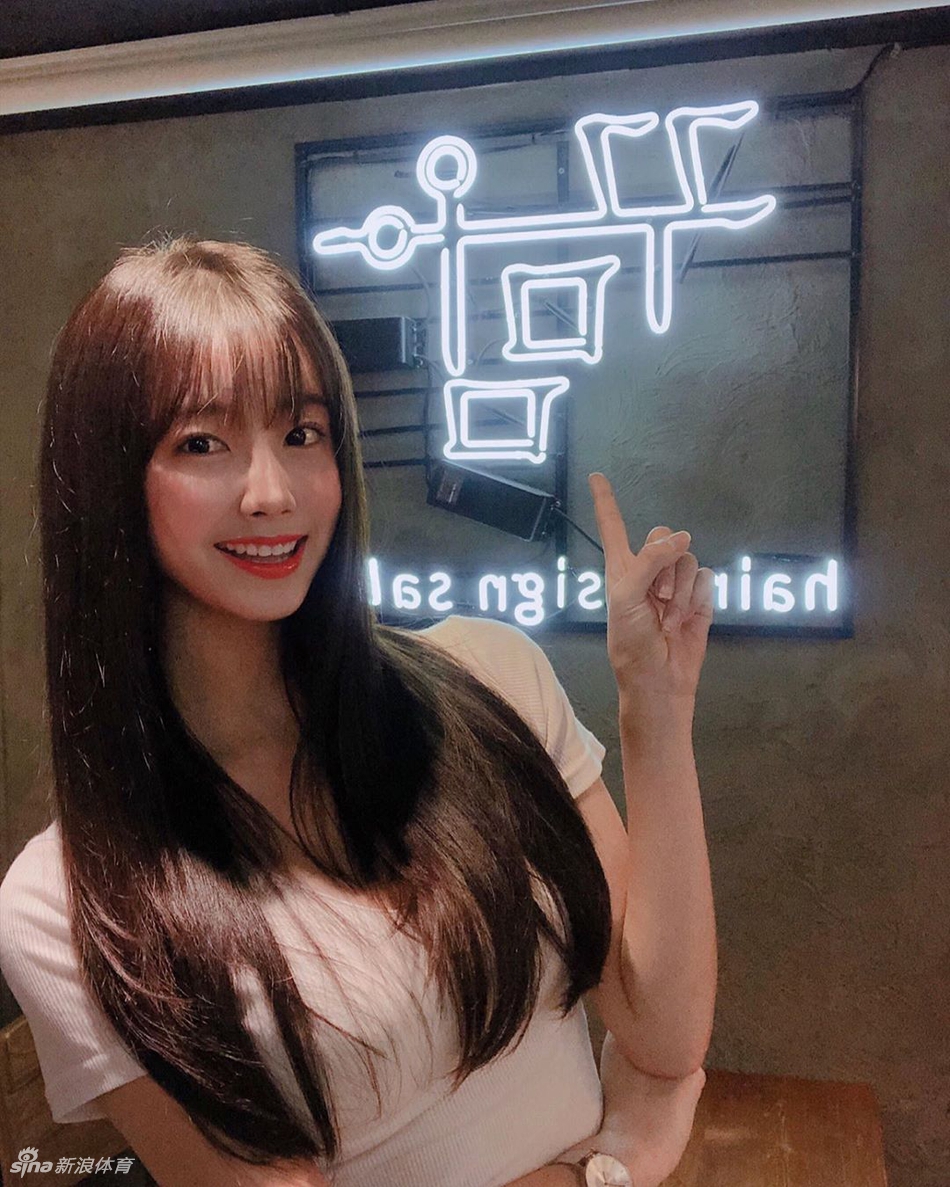 身材超赞！这个啦啦队女孩太美