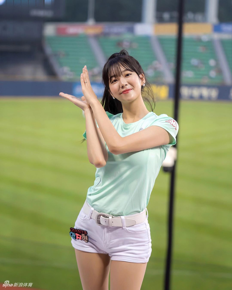 身材超赞！这个啦啦队女孩太美