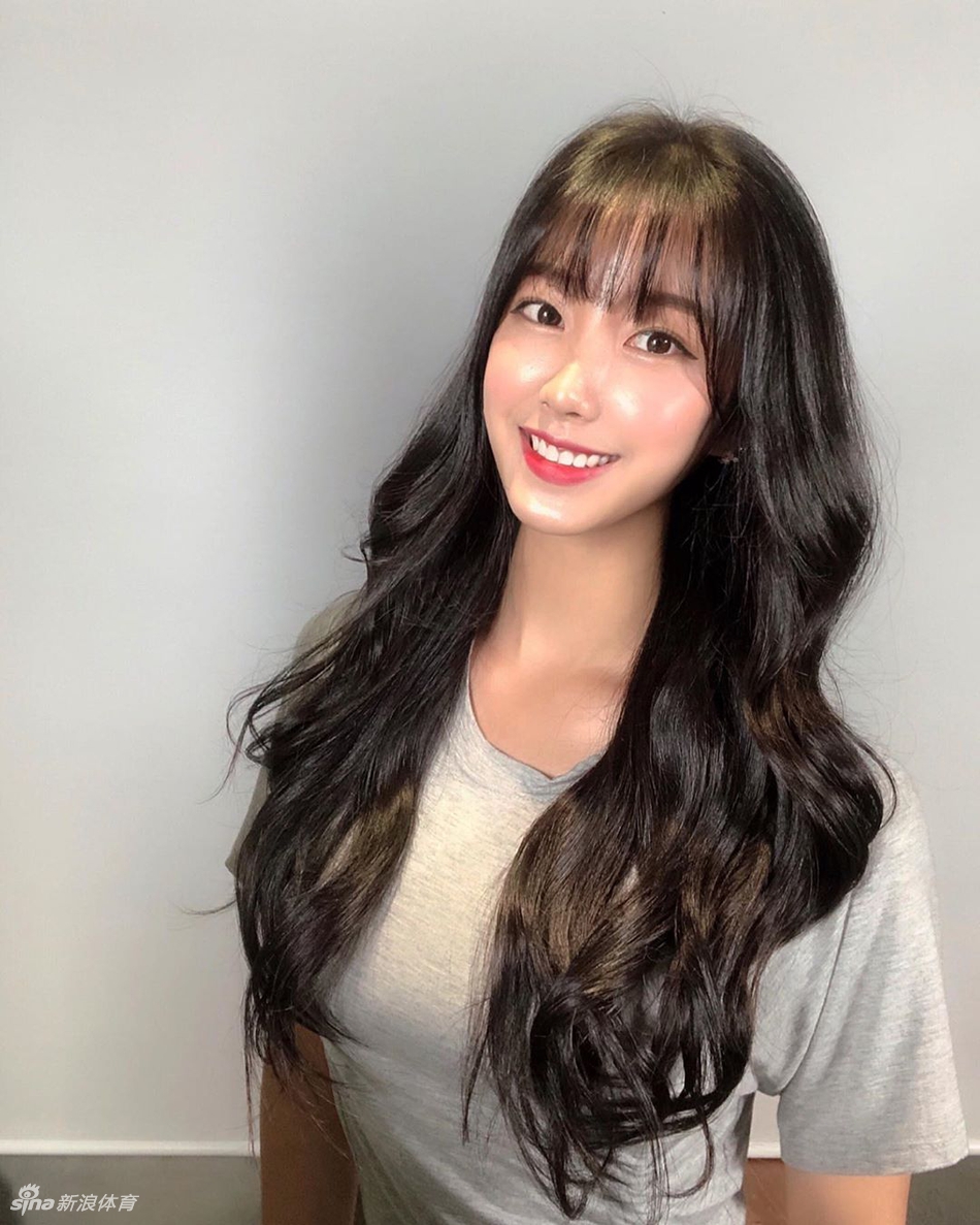 身材超赞！这个啦啦队女孩太美