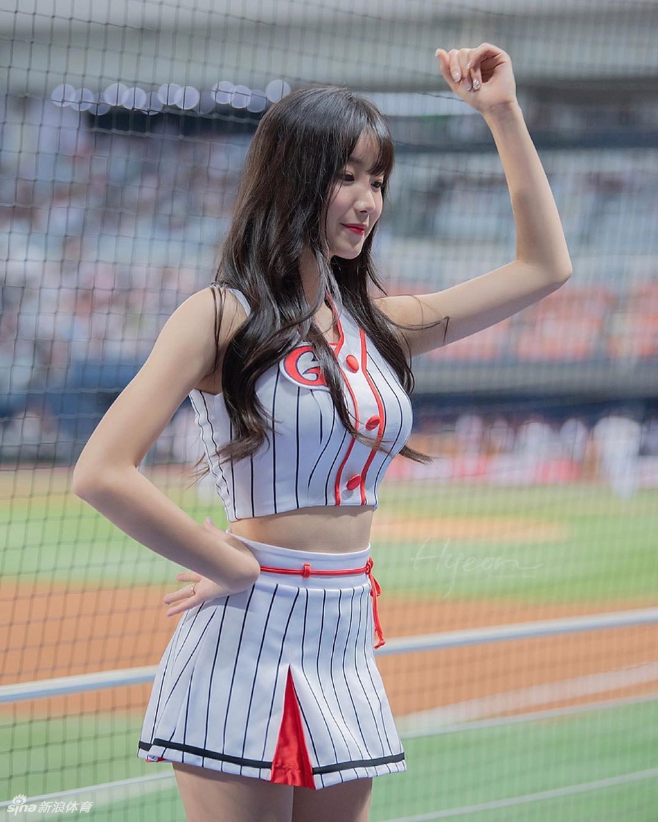 身材超赞！这个啦啦队女孩太美