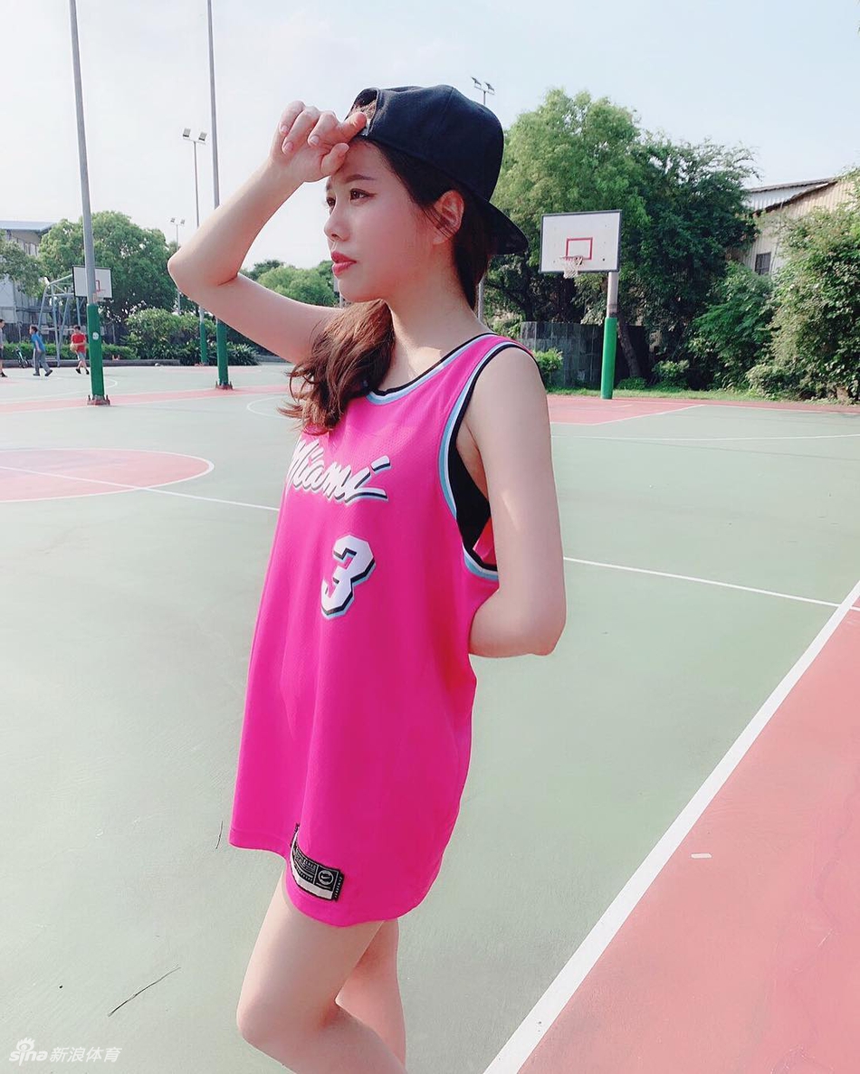台湾最美篮球女孩!长腿引人瞩目