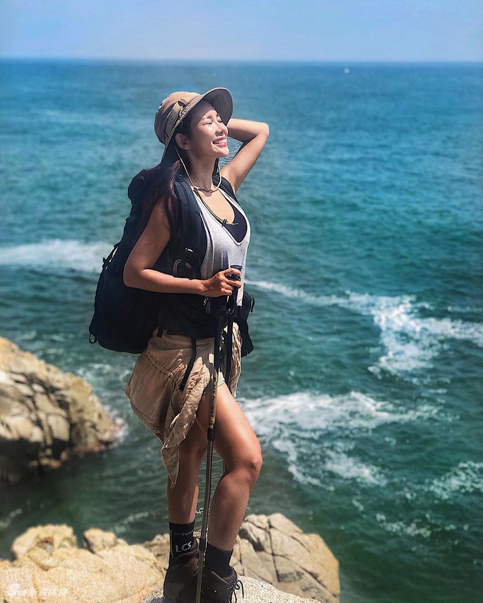 好美！长跑美女身材匀称又有型