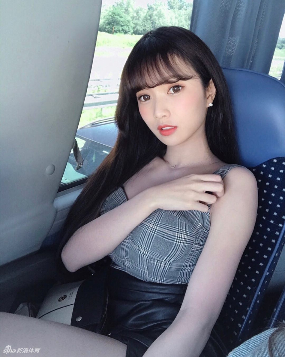 可甜可媚！身材超好的运动女孩