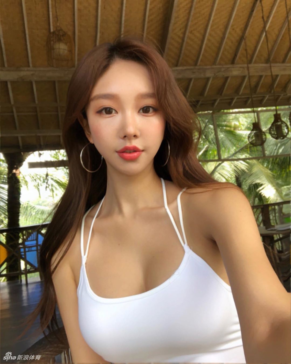 爱运动身材完美!活力运动女孩