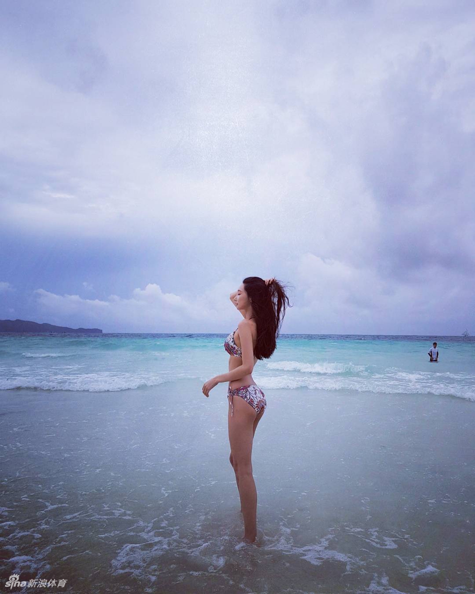 爱运动身材完美!活力运动女孩