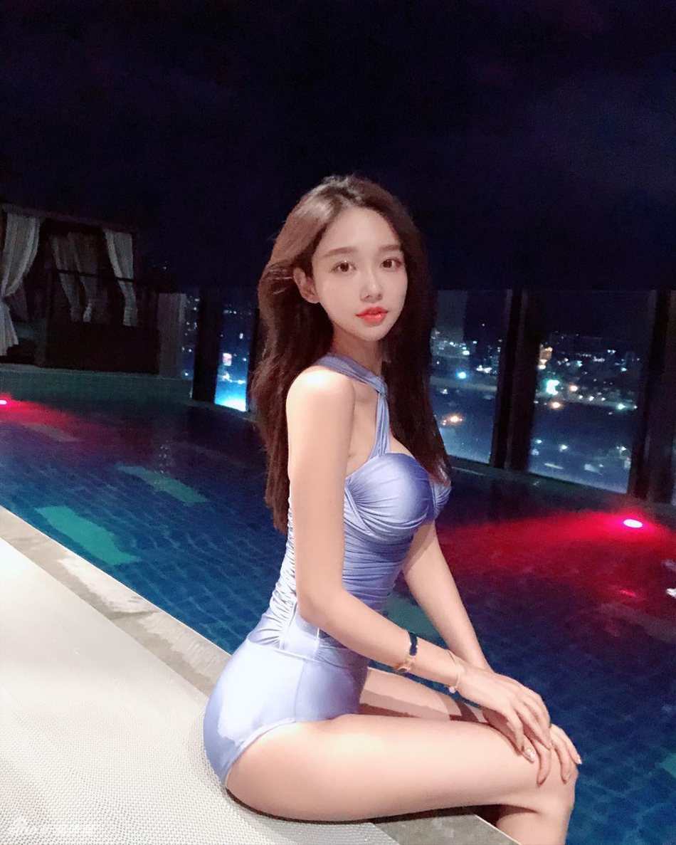 爱运动身材完美!活力运动女孩