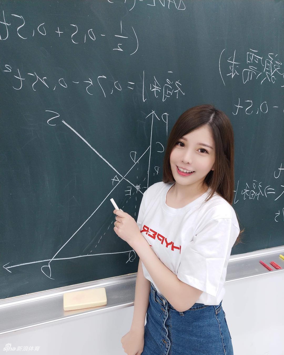 美艳游戏女主播爱篮球 气质台妹可爱来袭