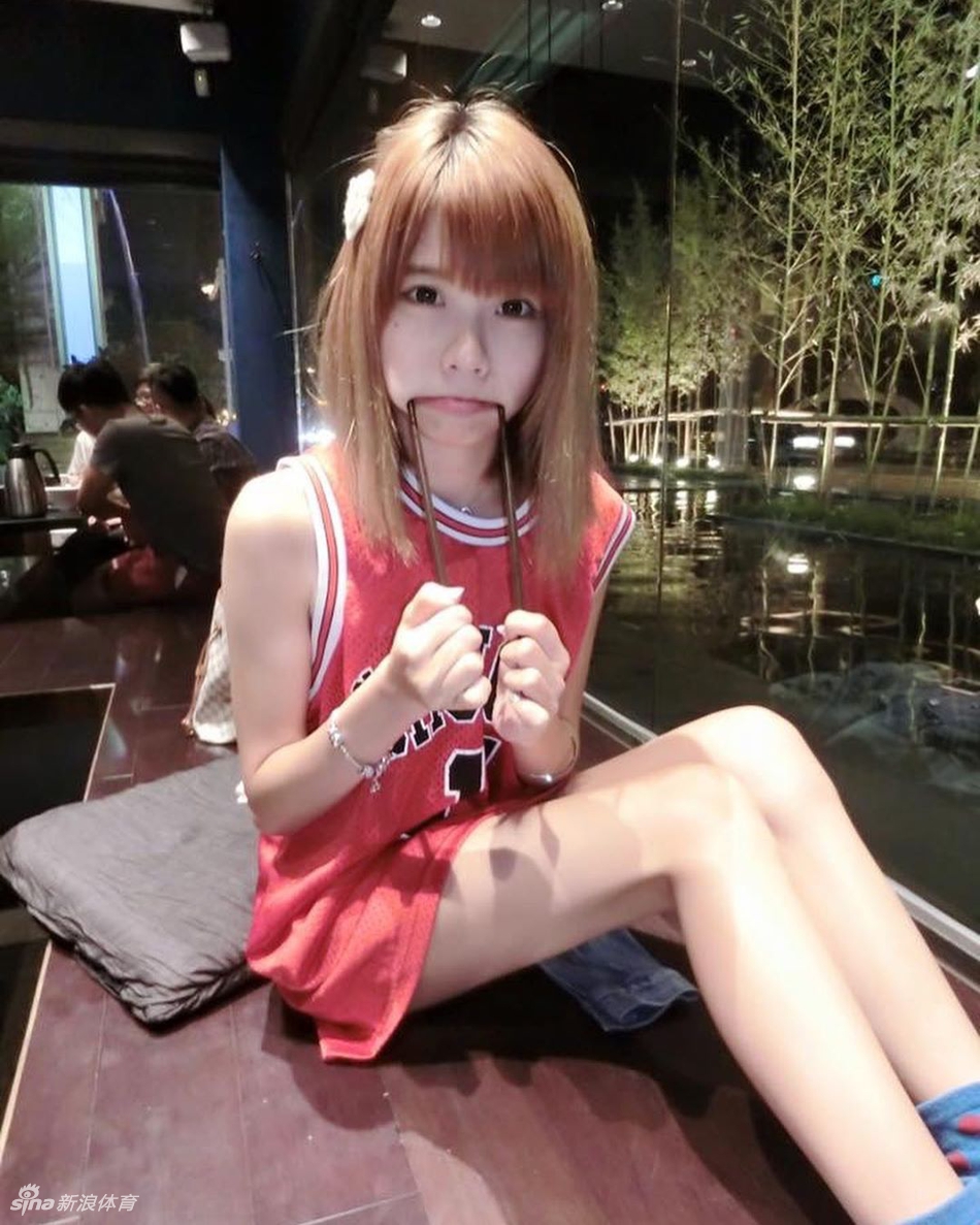 美艳游戏女主播爱篮球 气质台妹可爱来袭