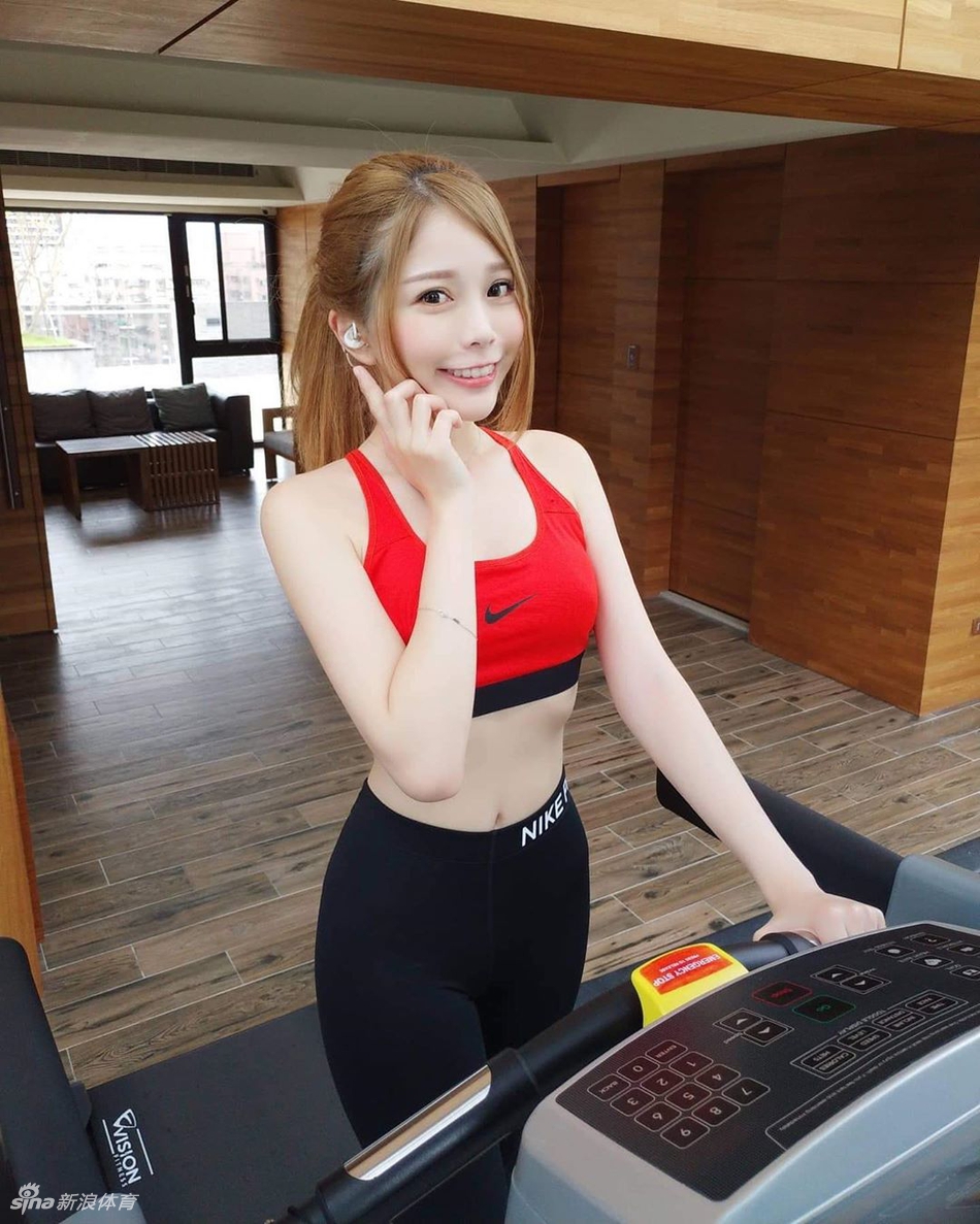 美艳游戏女主播爱篮球 气质台妹可爱来袭