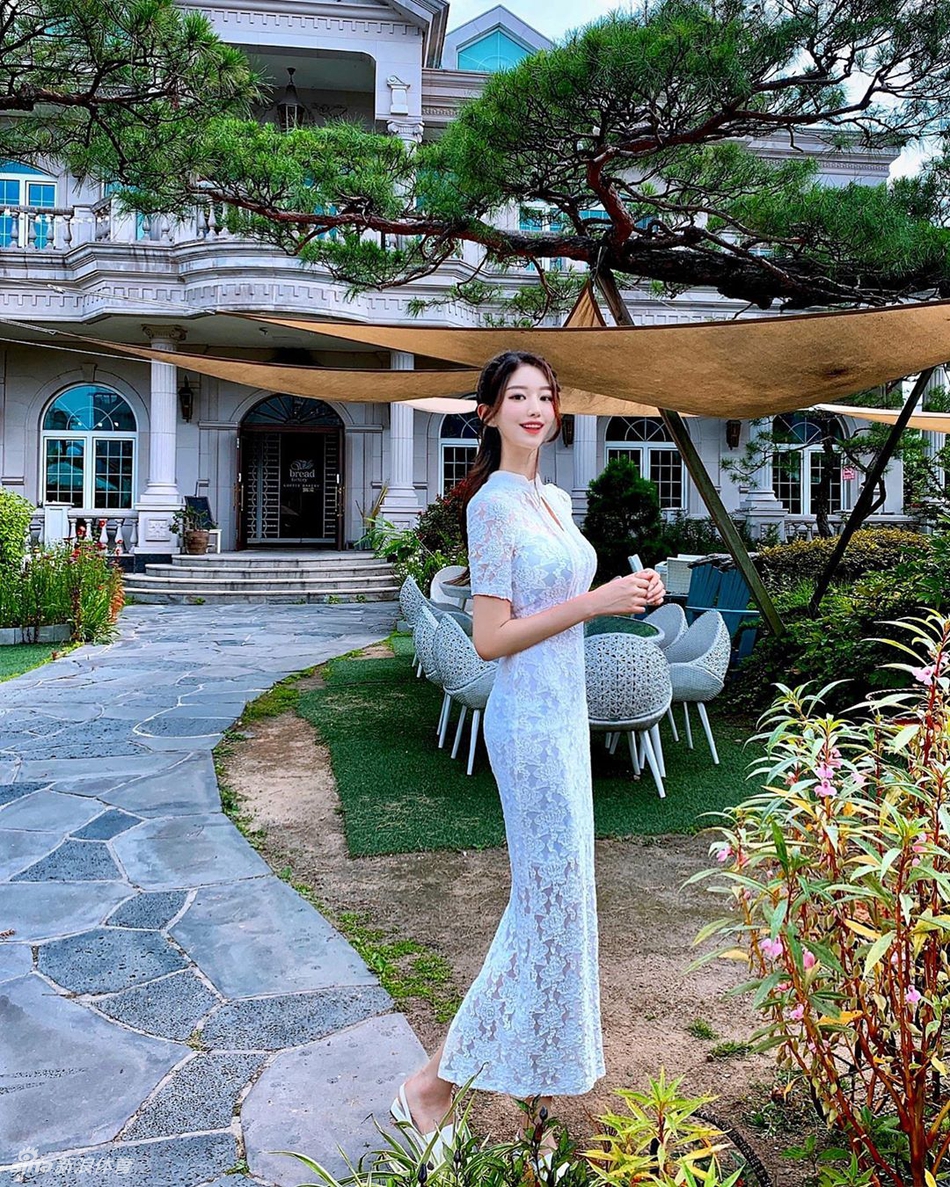 太撩人！长腿小姐姐爱健身柔韧性满分