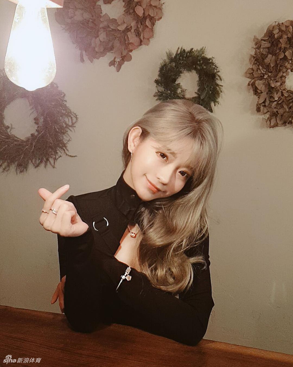 纯真可爱!小姐姐穿运动服的样子真好看