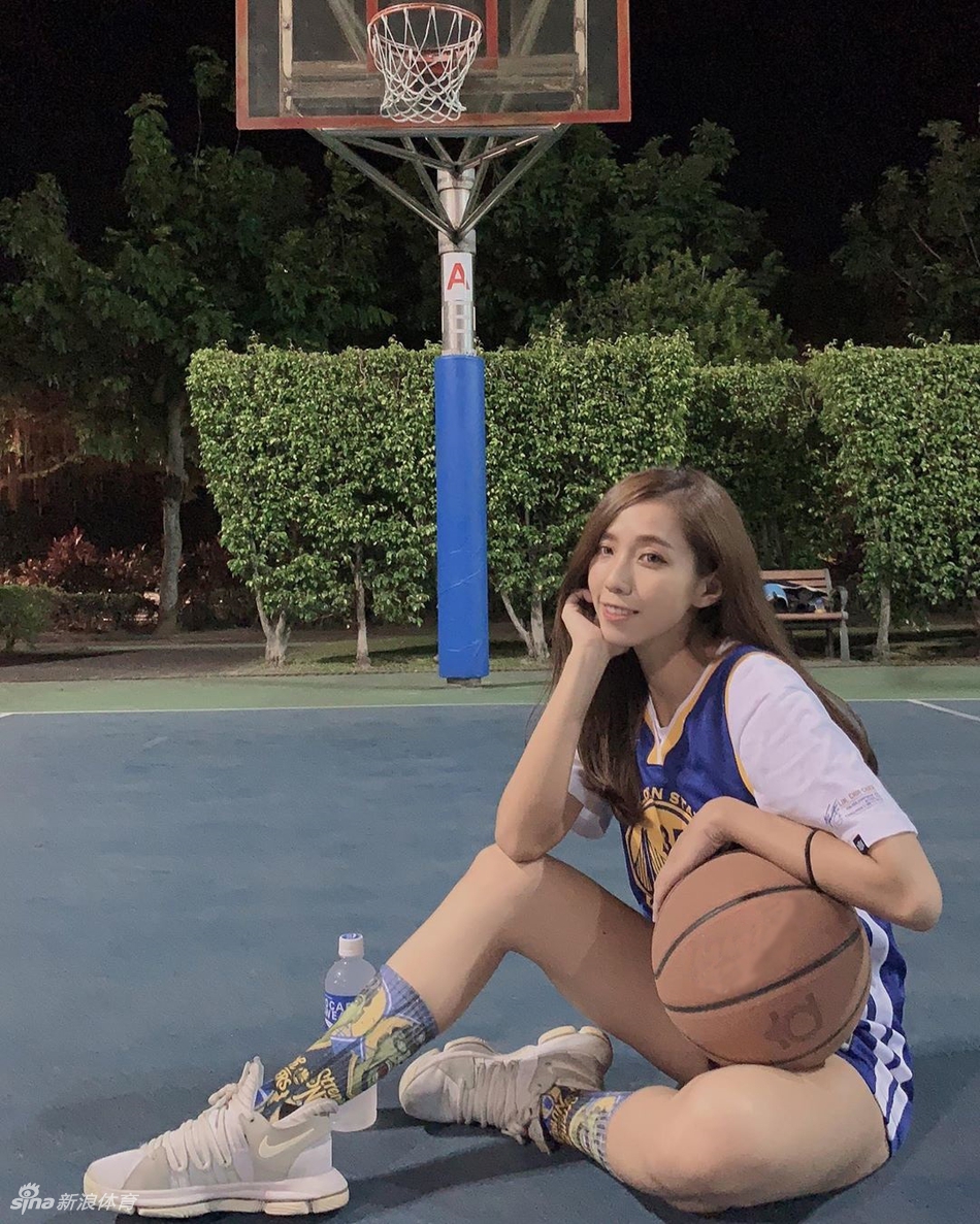 身材超正!模特小姐姐还是杜兰特球迷