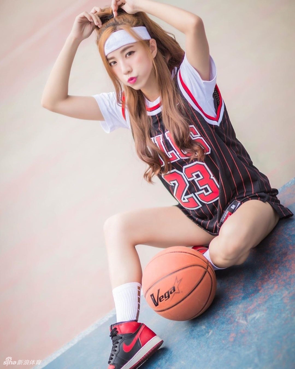 身材超正!模特小姐姐还是杜兰特球迷