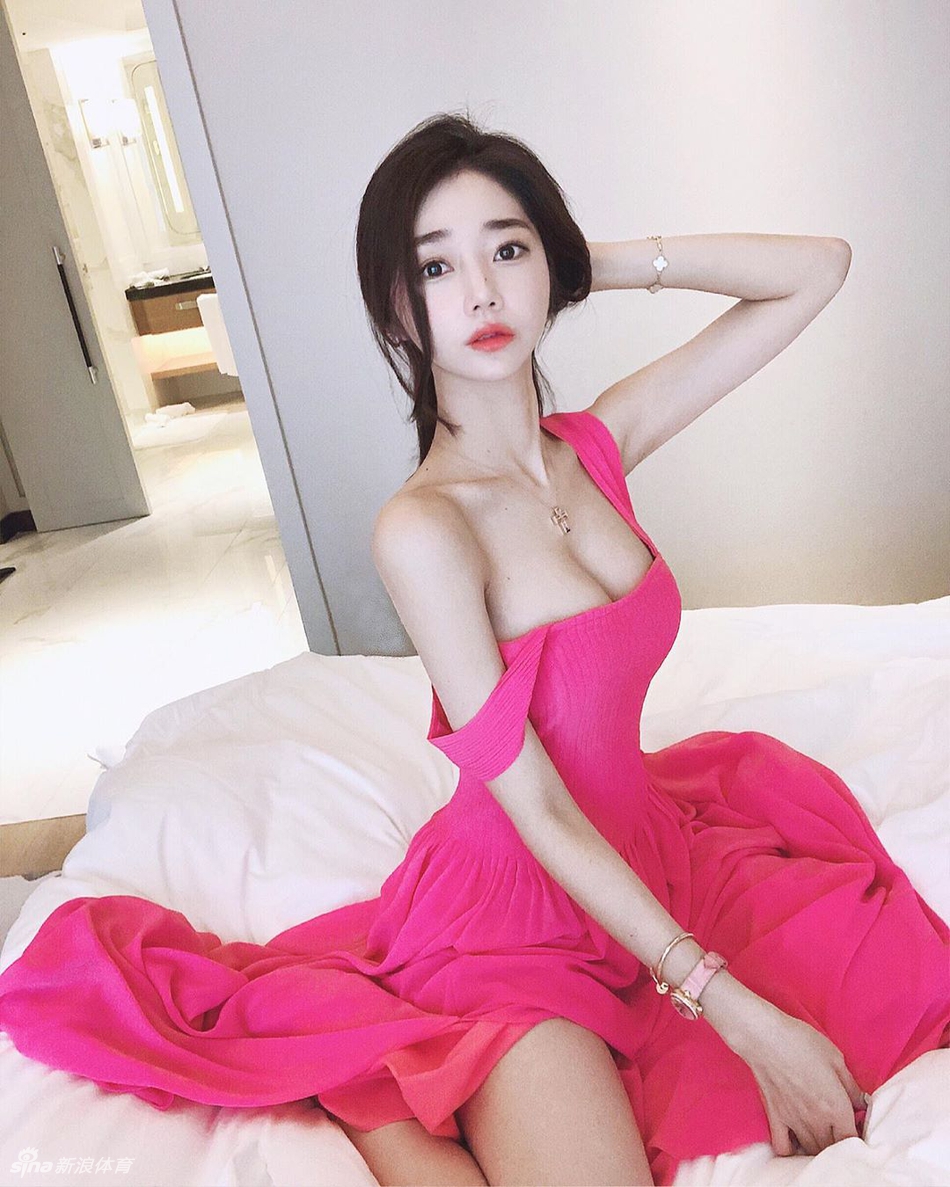 爱游泳爱健身!这位韩妹不一般