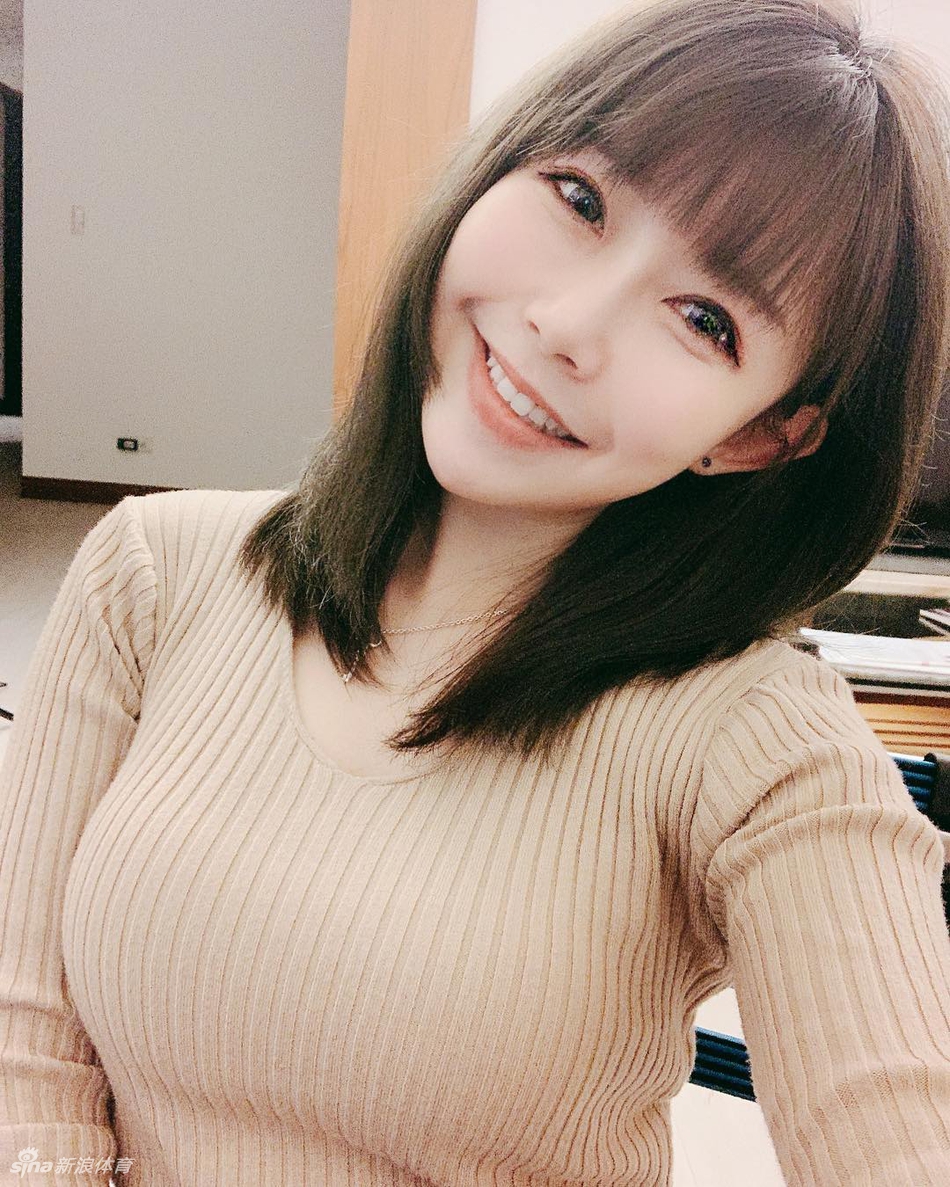 甜美可爱身材好!运动女孩阿乐