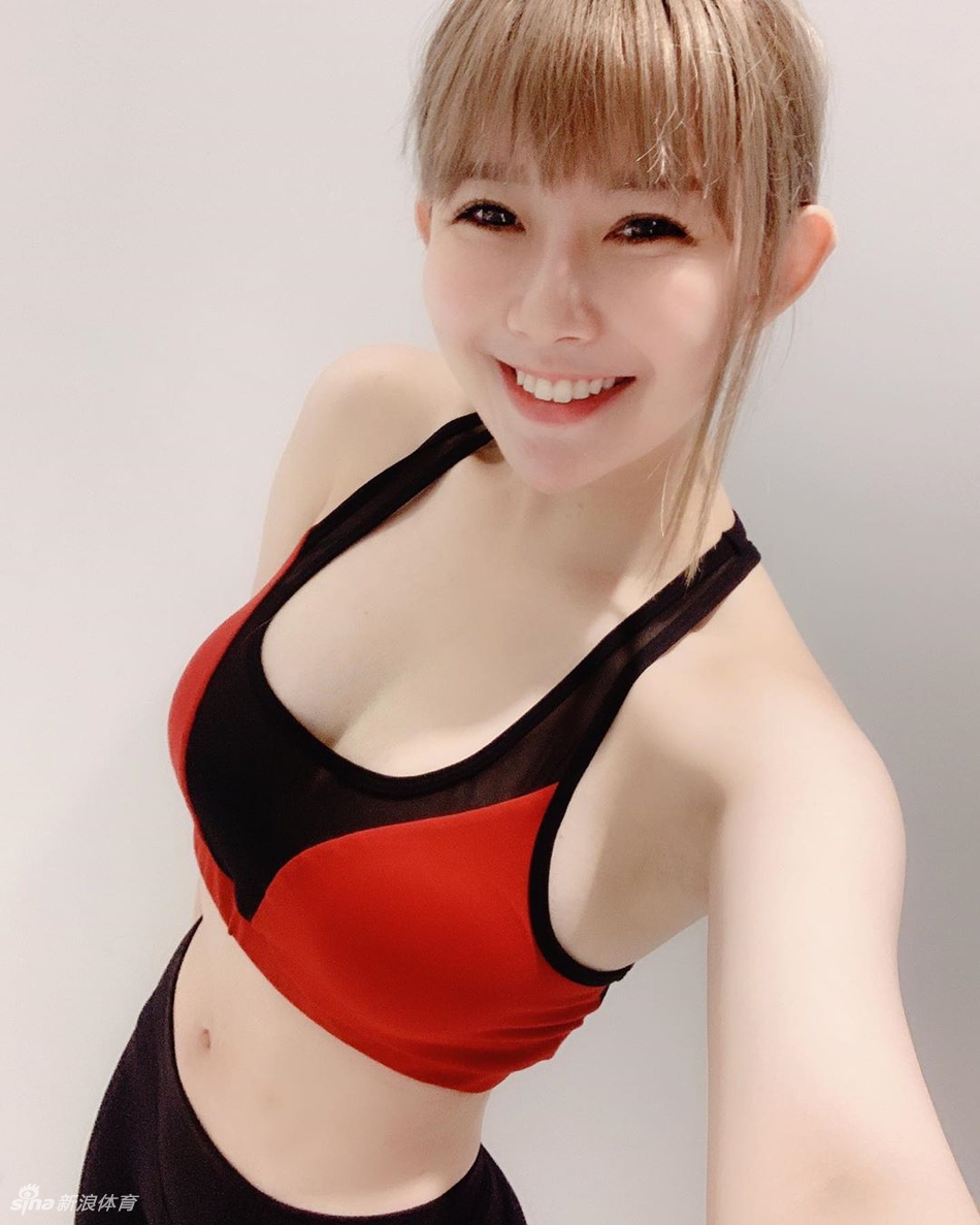 甜美可爱身材好!运动女孩阿乐