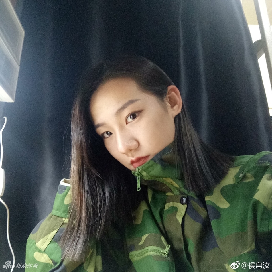 高挑模特姐姐!她还打过女篮校队