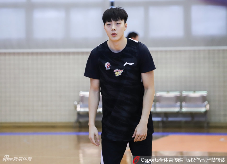 广东男篮备战广东德比