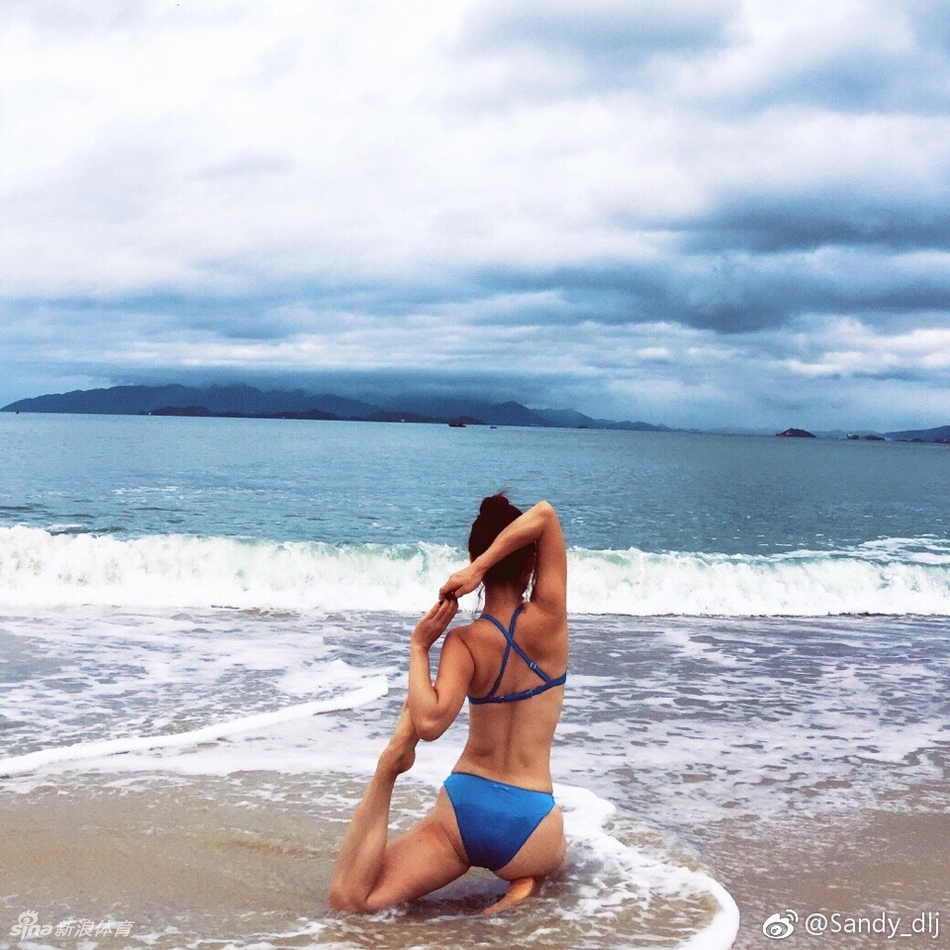 胸口带痣!这个健身女郎有点狠