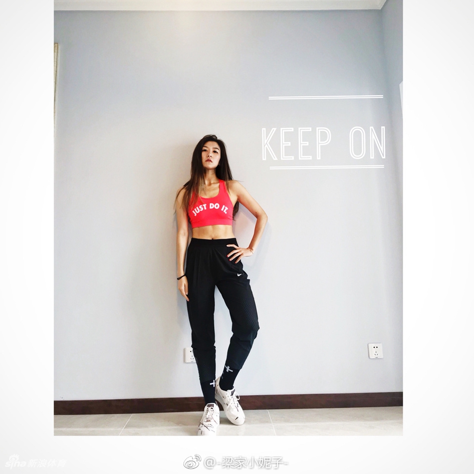 球技最好的学霸姐姐 想跟她打球!