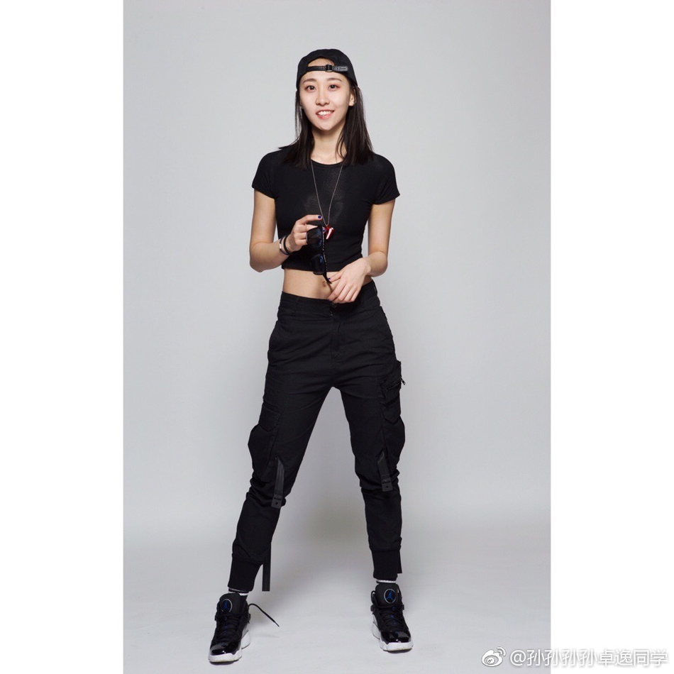 可以很酷也可以很可爱 她最爱的就是打球！