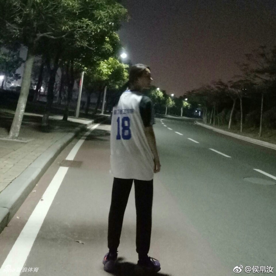高挑模特姐姐!她还打过女篮校队