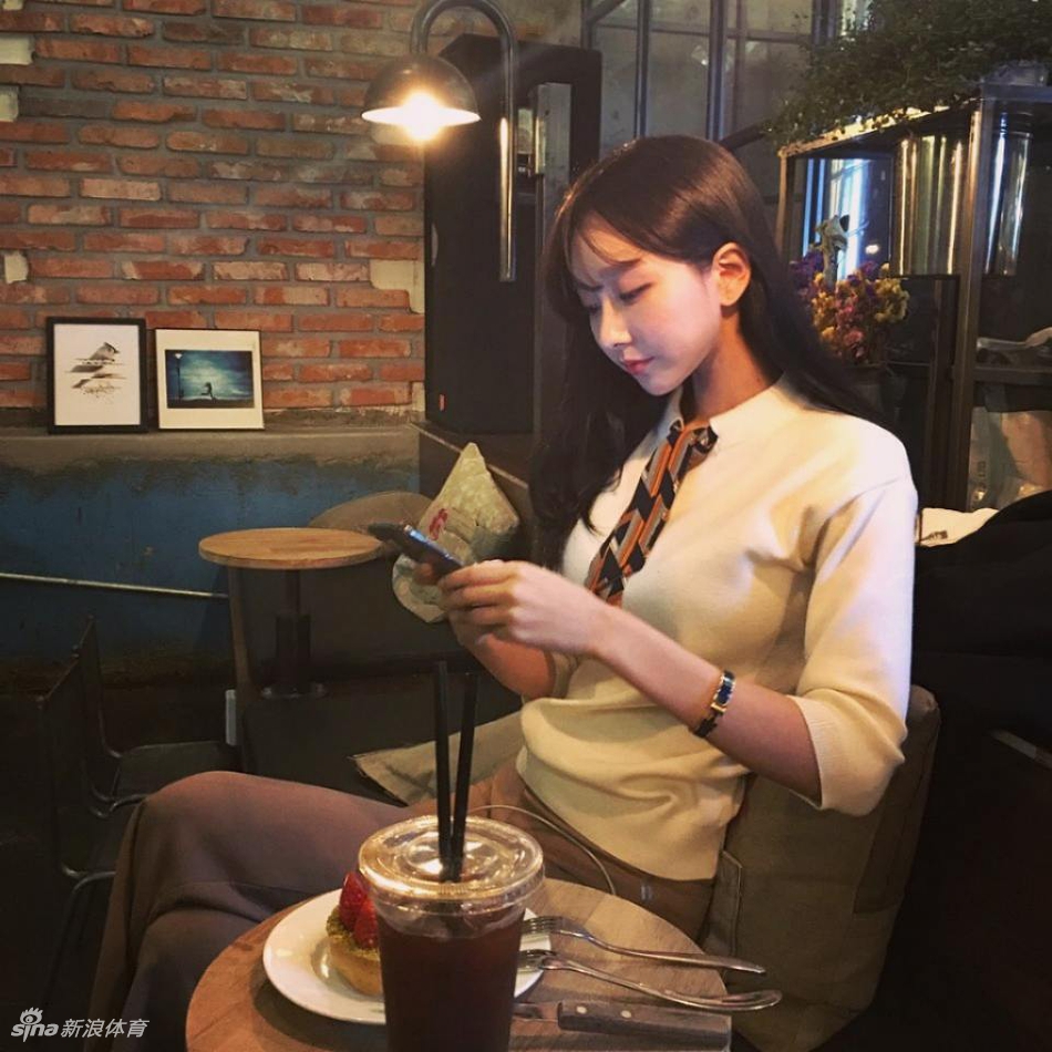 爱运动身材完美!活力运动女孩