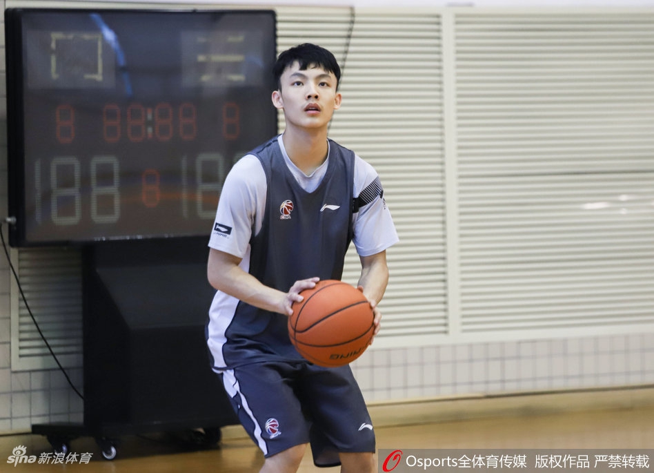 广东男篮备战广东德比