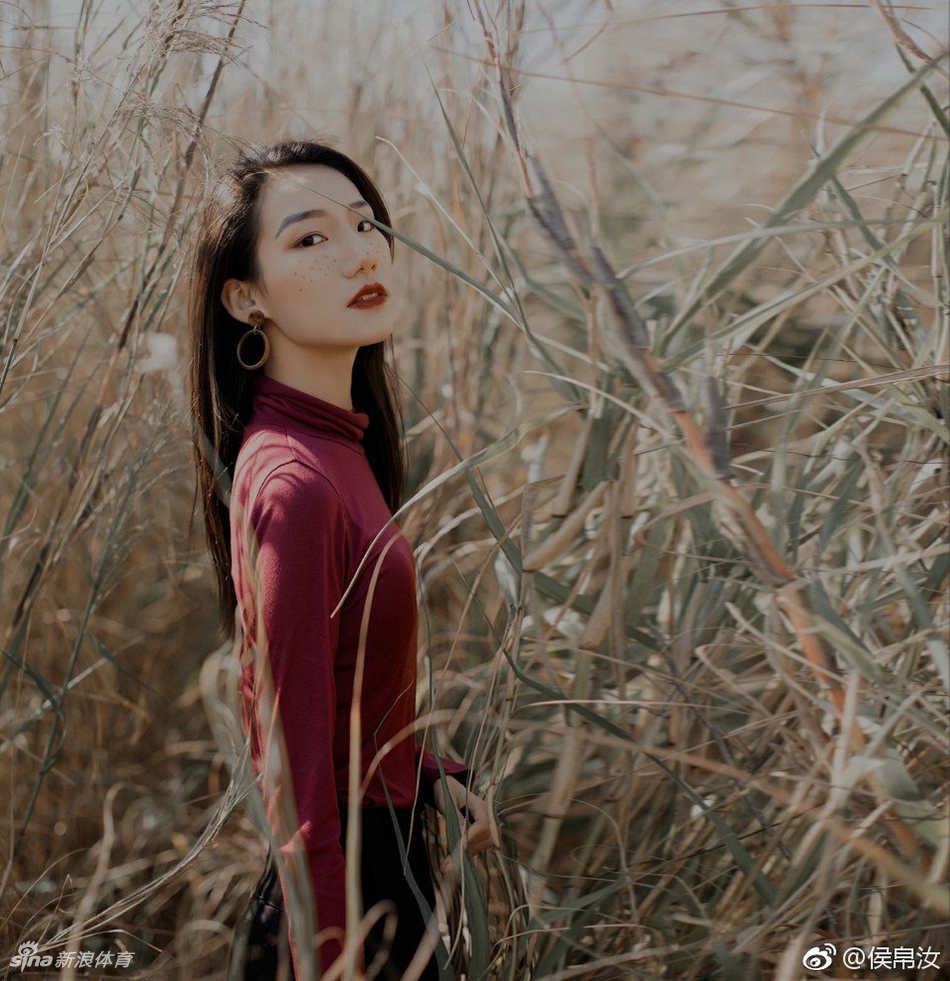 高挑模特姐姐!她还打过女篮校队