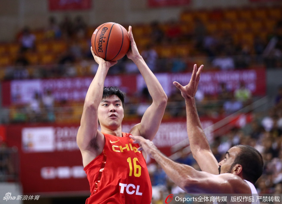 斯杯首日：中国男篮红队77-72突尼斯