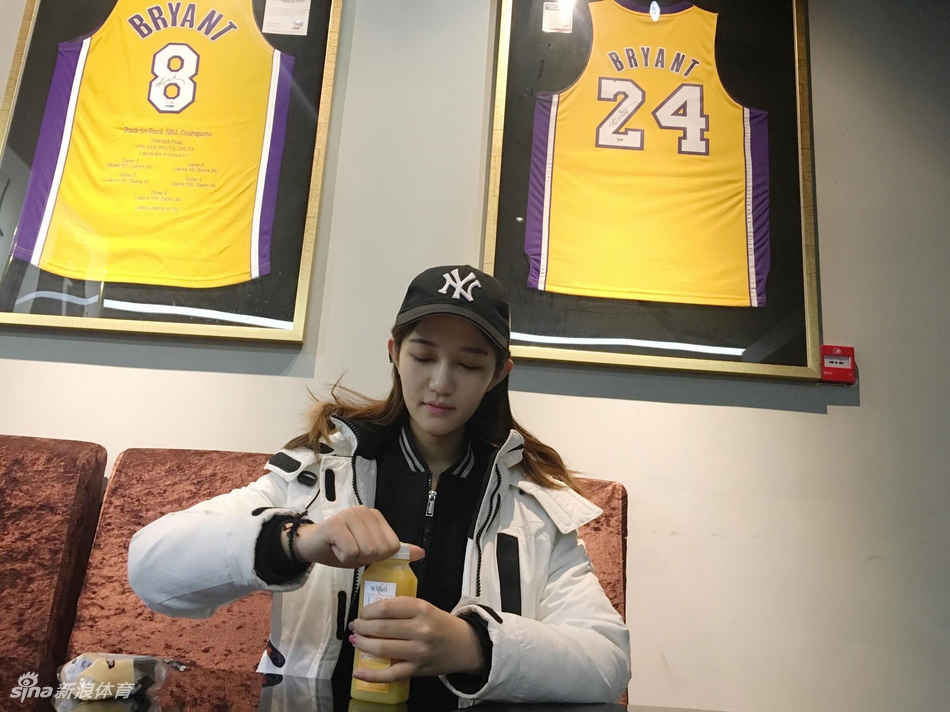 货真价实篮球小迷妹！打球？她可不怕你！