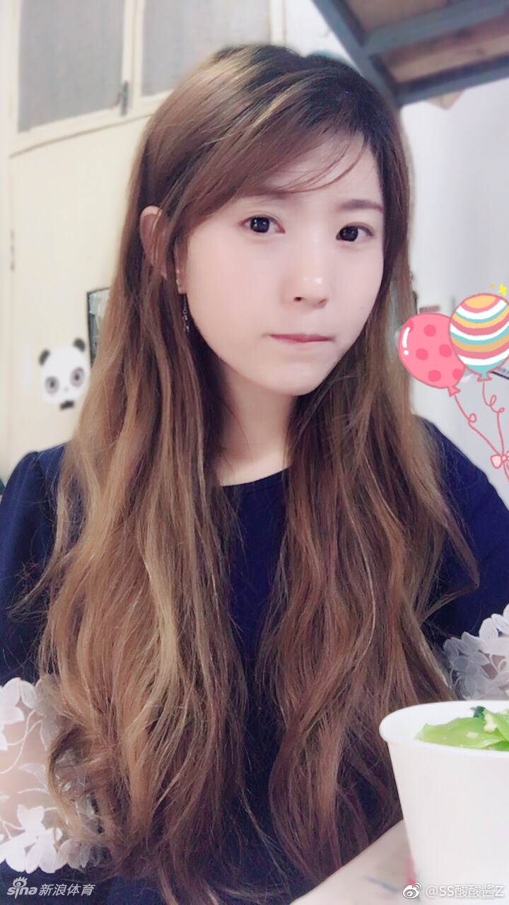 太可爱了!因灌篮高手爱上篮球的小萌妹