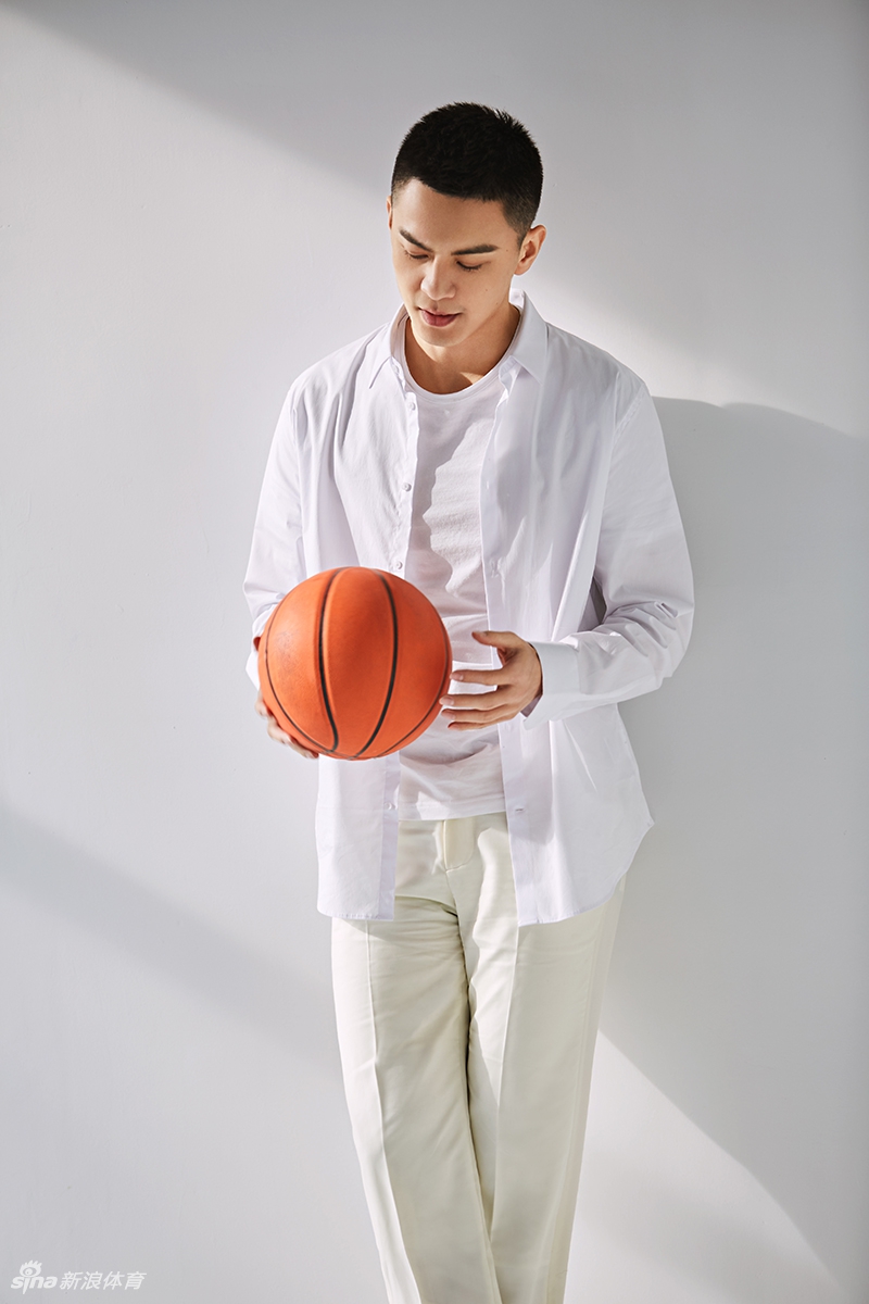 又帅又能打！黄金荣耀导师杨鸣