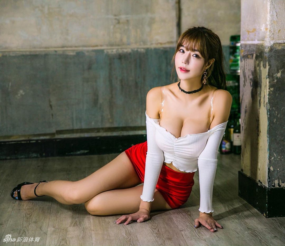 长腿模特爱运动 完美身材诠释黄金比例!