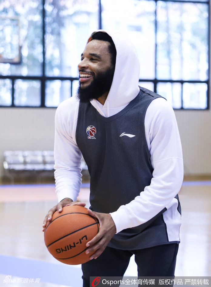 广东男篮备战广东德比