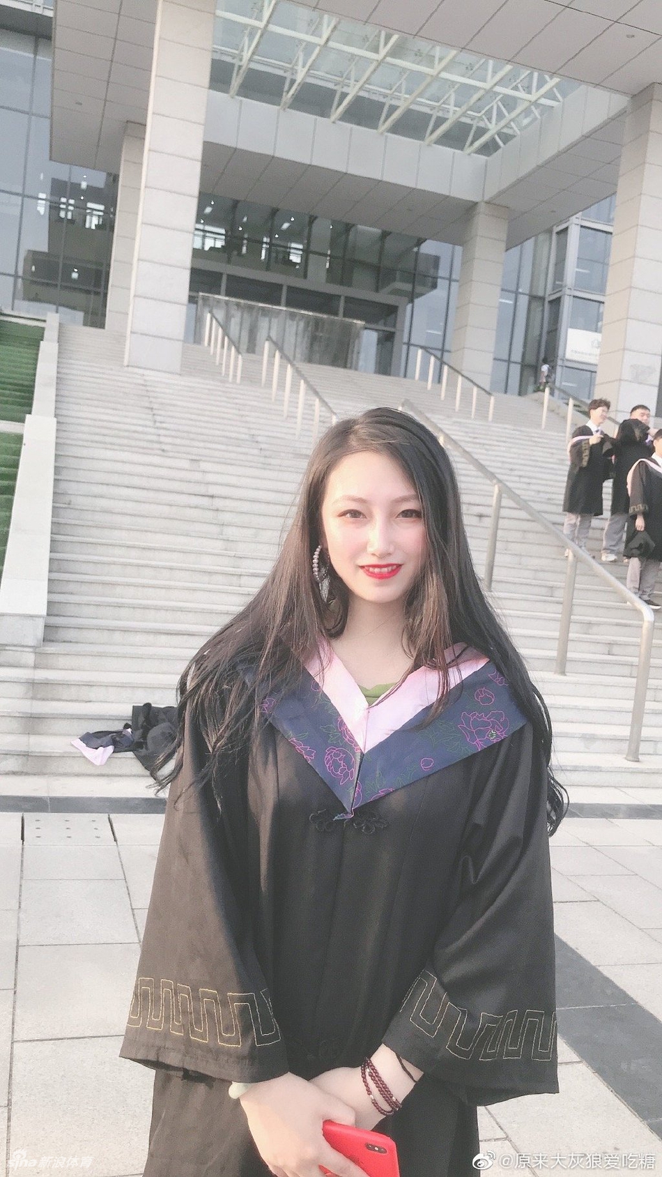 超有气质爱篮球的小姐姐了解下