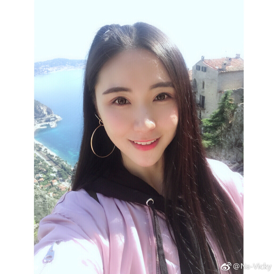 丰腴有料又爱篮球的妹子超可爱！