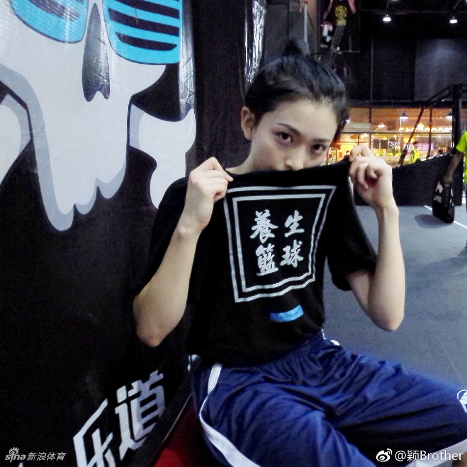 女生也能玩街球!她炫技你学不来!