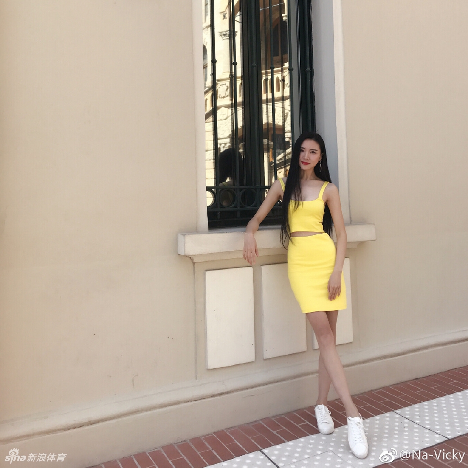 大长腿+篮球!你喜欢的她都有