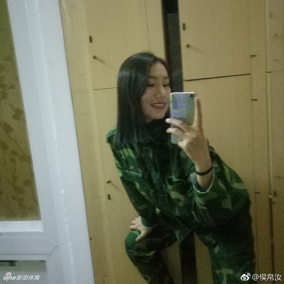 高挑模特姐姐!她还打过女篮校队