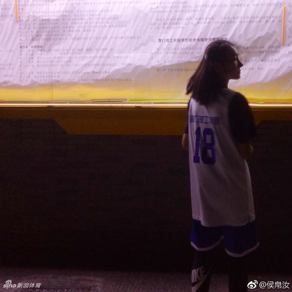 高挑模特姐姐!她还打过女篮校队