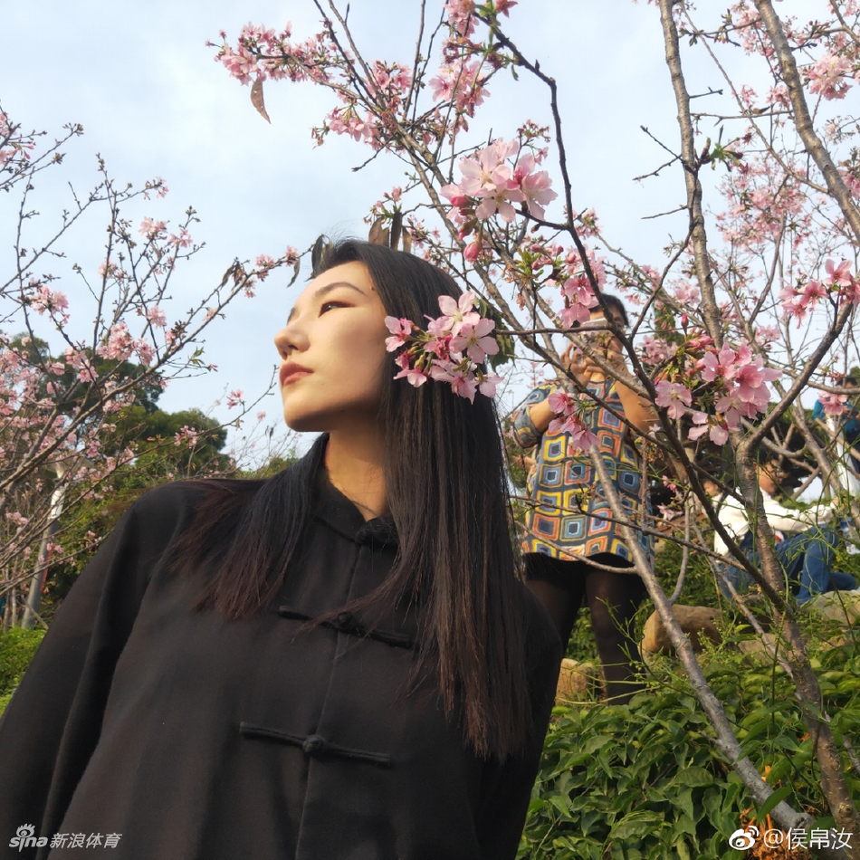 高挑模特姐姐!她还打过女篮校队